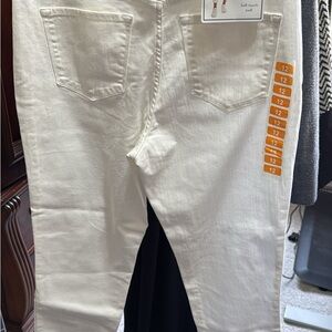 Nine West White Ankle Cropped Jeans with Distressed Details
